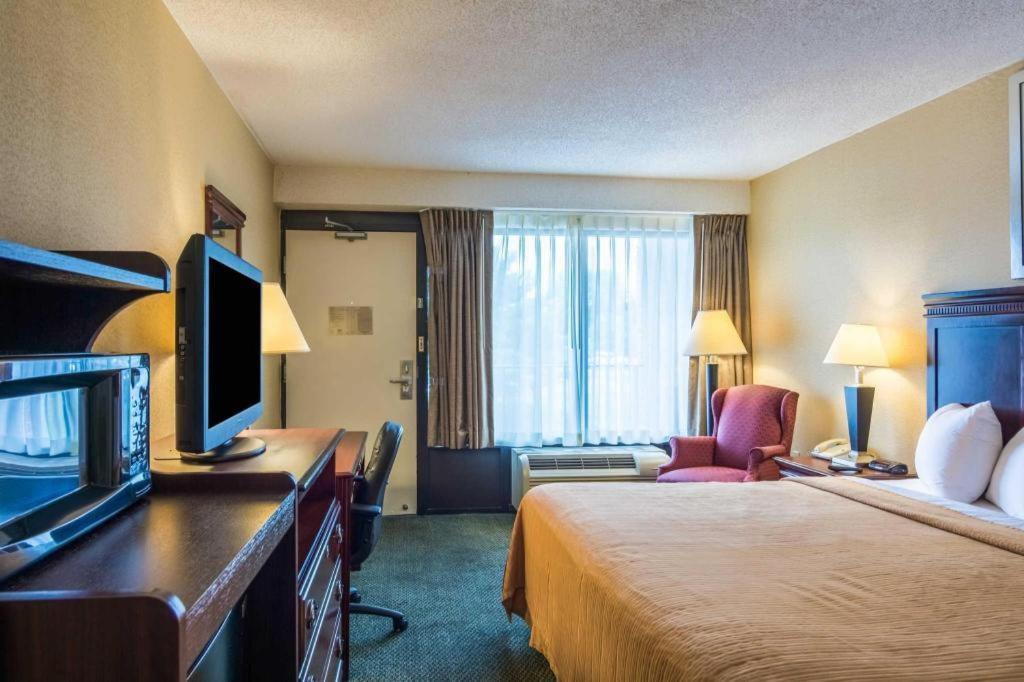 Quality Inn Манассас Экстерьер фото