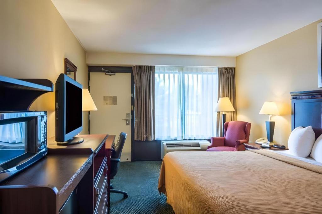 Quality Inn Манассас Экстерьер фото