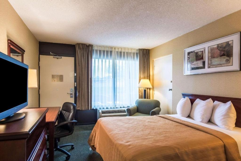 Quality Inn Манассас Экстерьер фото