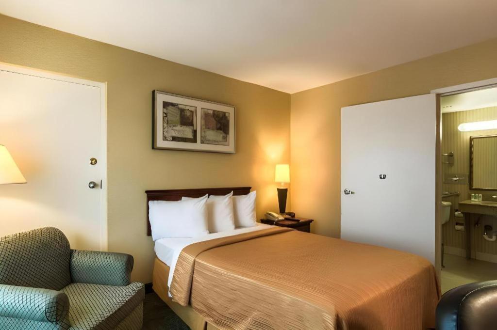 Quality Inn Манассас Экстерьер фото
