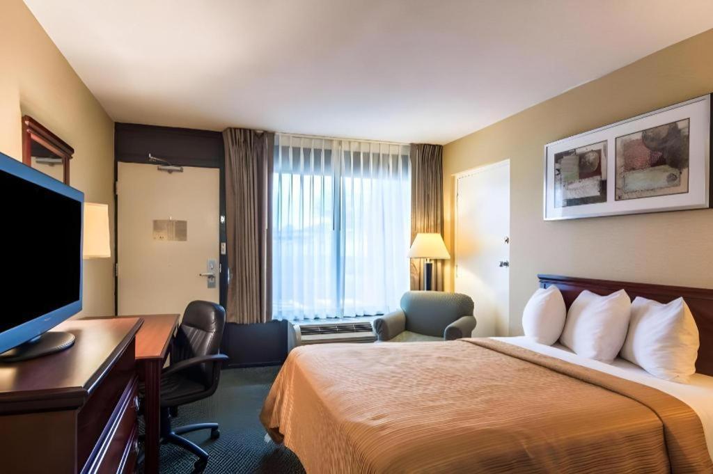 Quality Inn Манассас Экстерьер фото